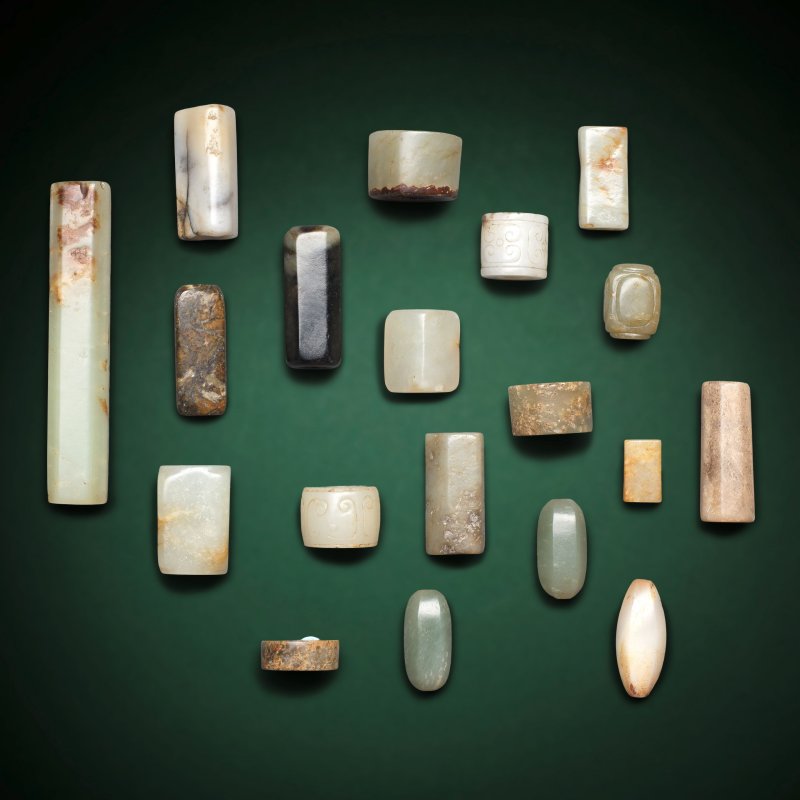 新石器時代及更晚 玉飾雜項一組 | A GROUP OF VARIOUS JADE BEADS