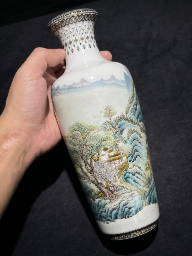 民国 粉彩山水纹洗口瓶 - 图2