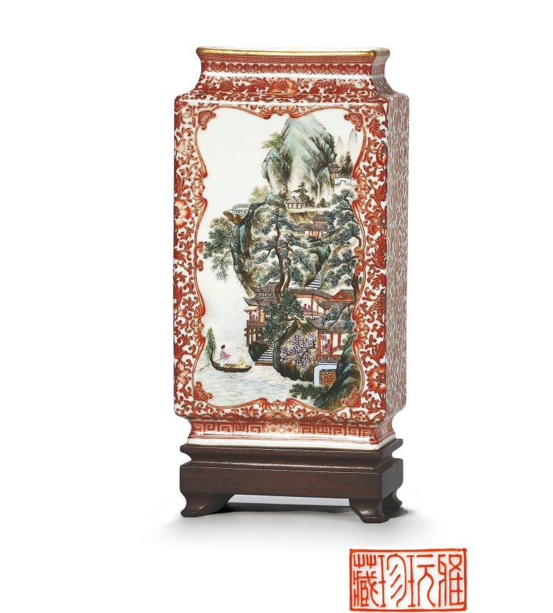 民国 矾红描金开光山水纹方瓶 - 图1