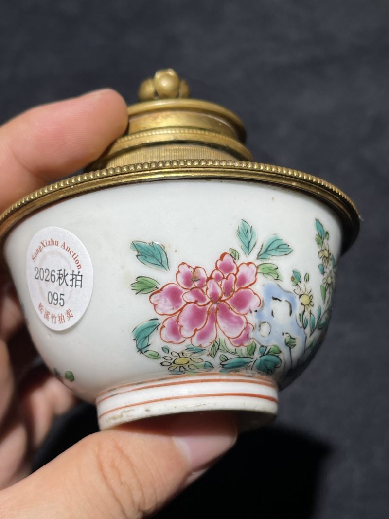 清雍正 粉彩花卉纹香薰一组两件 - 图6