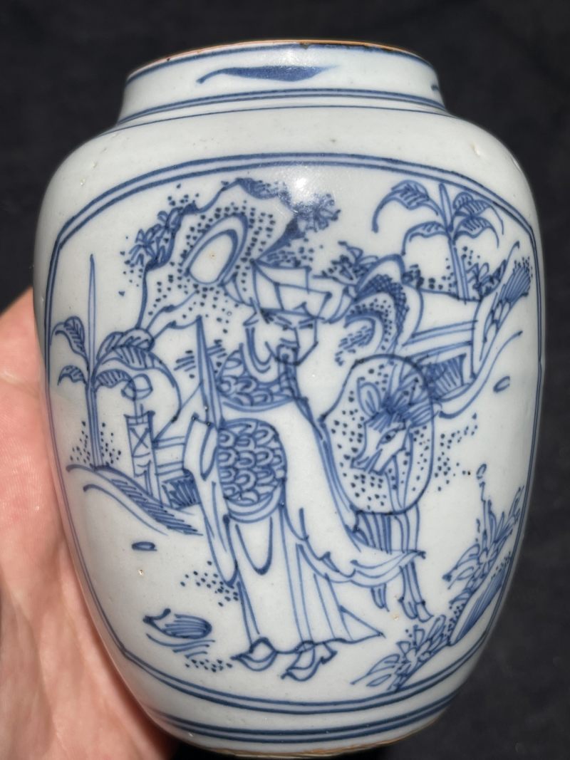 明万历 青花铁线描高官厚禄纹莲子罐 - 图5