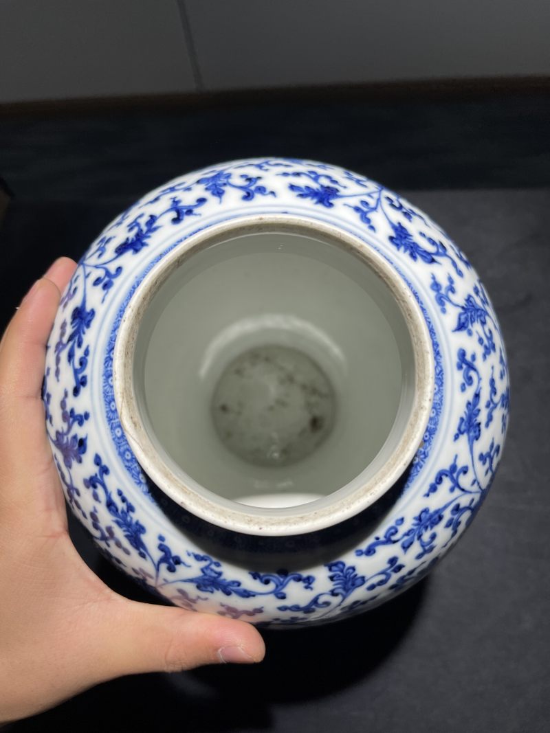 清乾隆 青花缠枝莲纹将军罐 - 图6