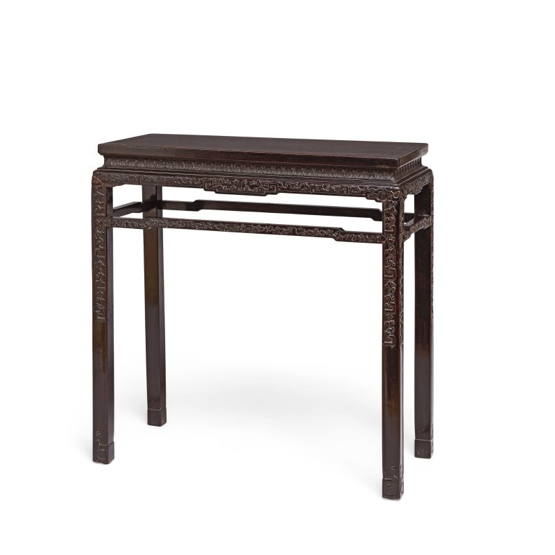 清乾隆/嘉慶 紫檀雕花卉紋有束腰羅鍋棖條桌 | A MAGNIFICENT ZITAN SIDE TABLE - 图4