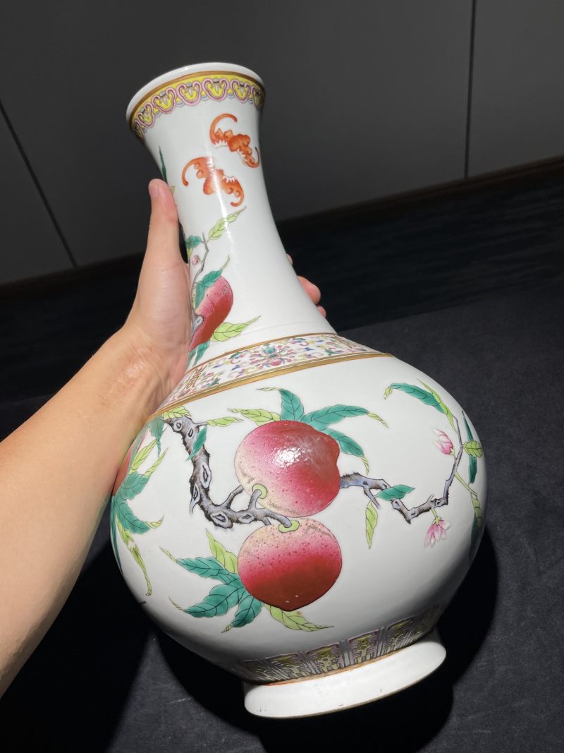 民国 粉彩九桃纹赏瓶 - 图5