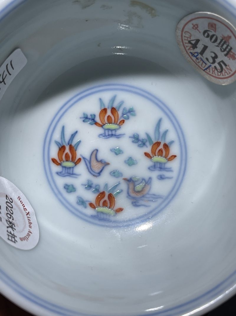 清中期 斗彩莲池鸳鸯纹杯一对 - 图6