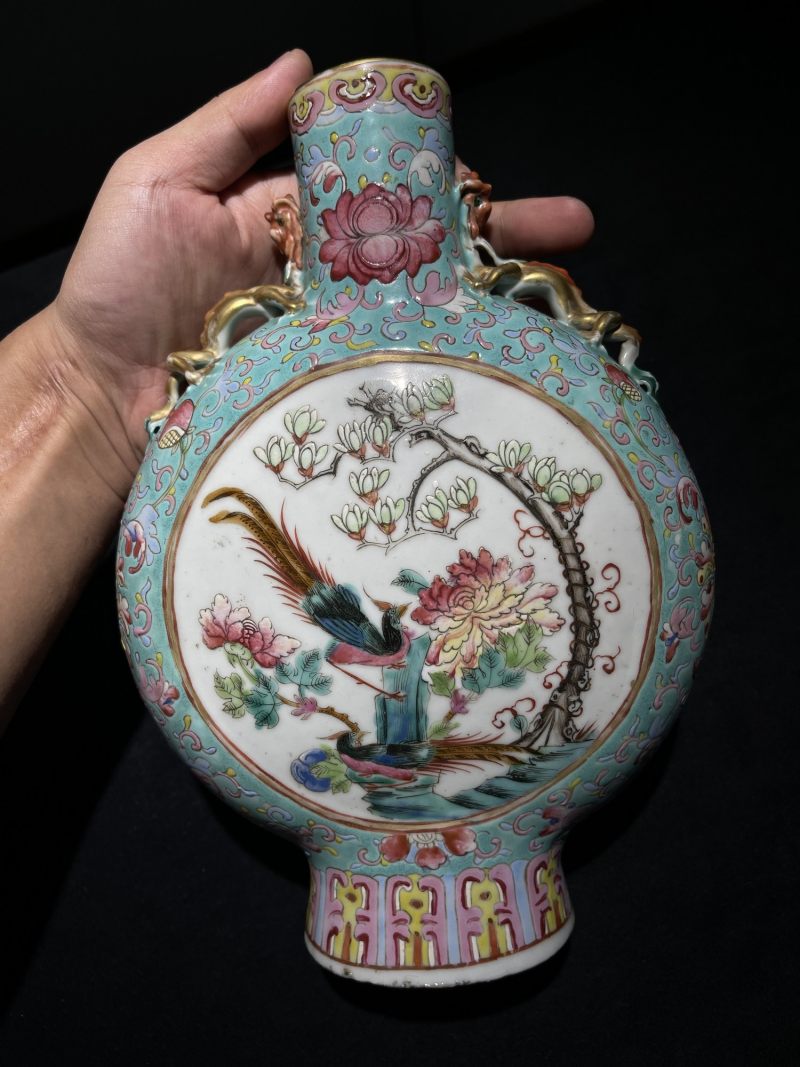 清同治 粉彩花卉开光花鸟人物纹抱月瓶一对 - 图15