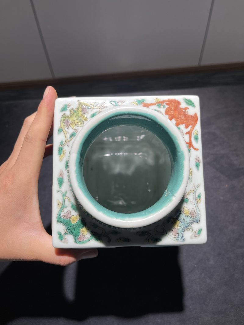 清光绪 粉青釉加彩八卦琮式瓶 - 图5