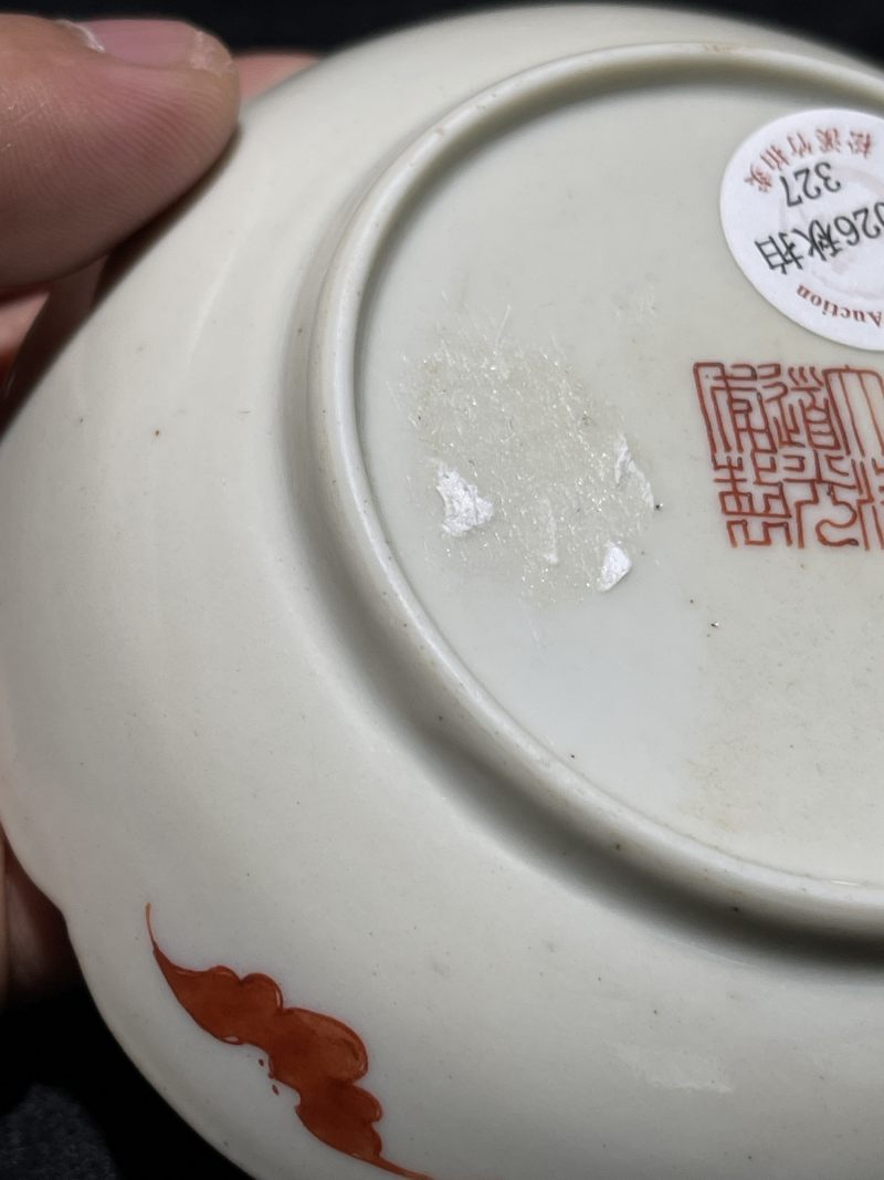 清道光 粉彩描金花卉纹花口盘一对 - 图18