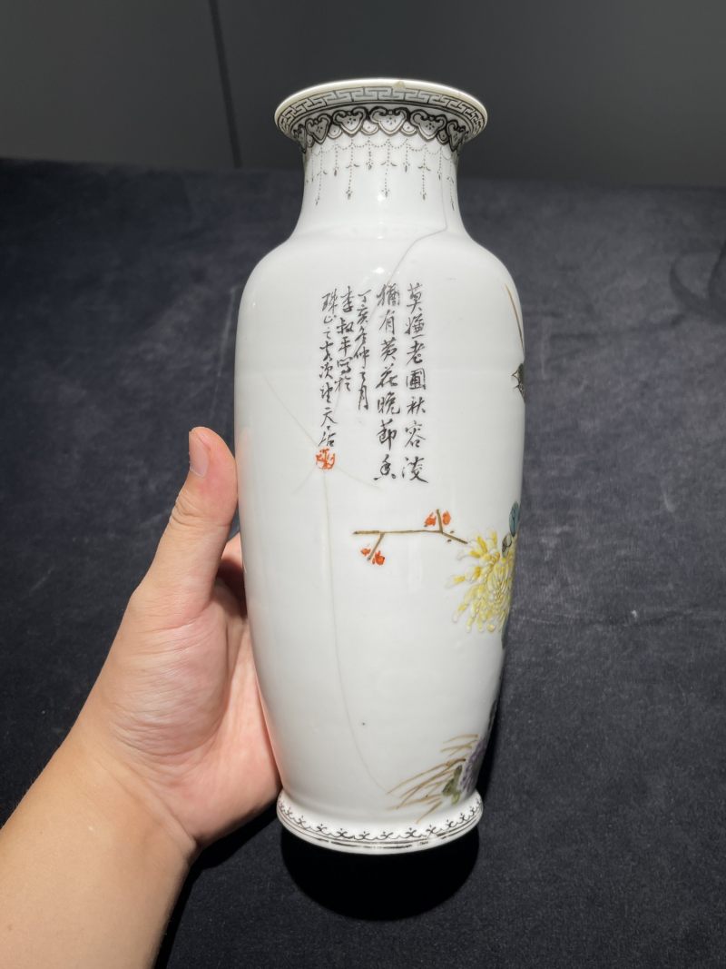50年代 粉彩花鸟、人物纹瓶一组3件 - 图17