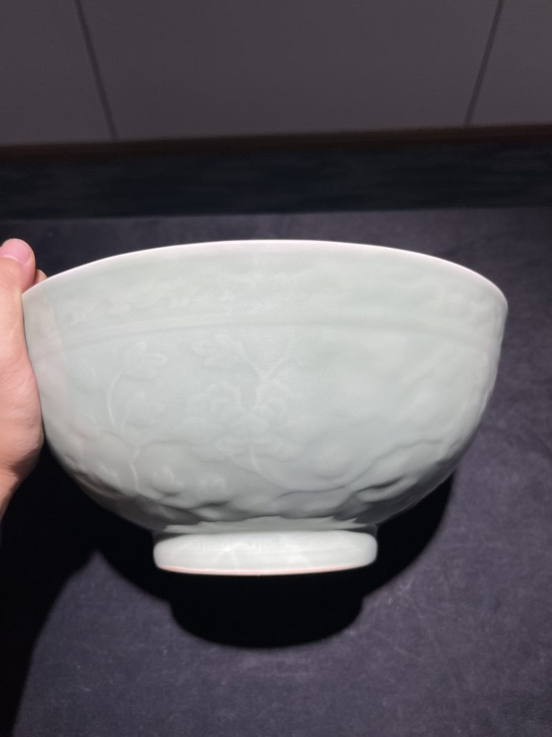 清乾隆 粉青釉模印花卉纹大碗 - 图4