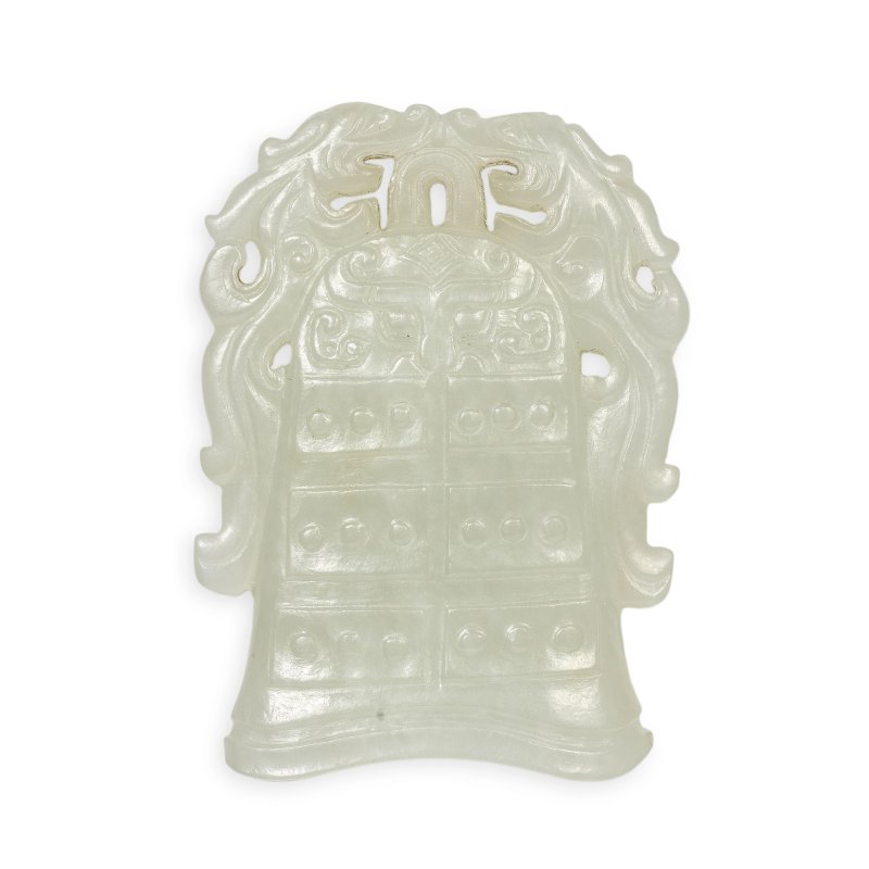 二十世紀 白玉鏤雕遊龍戲珠珮 | A WHITE JADE BELL-FORM PENDANT - 图2