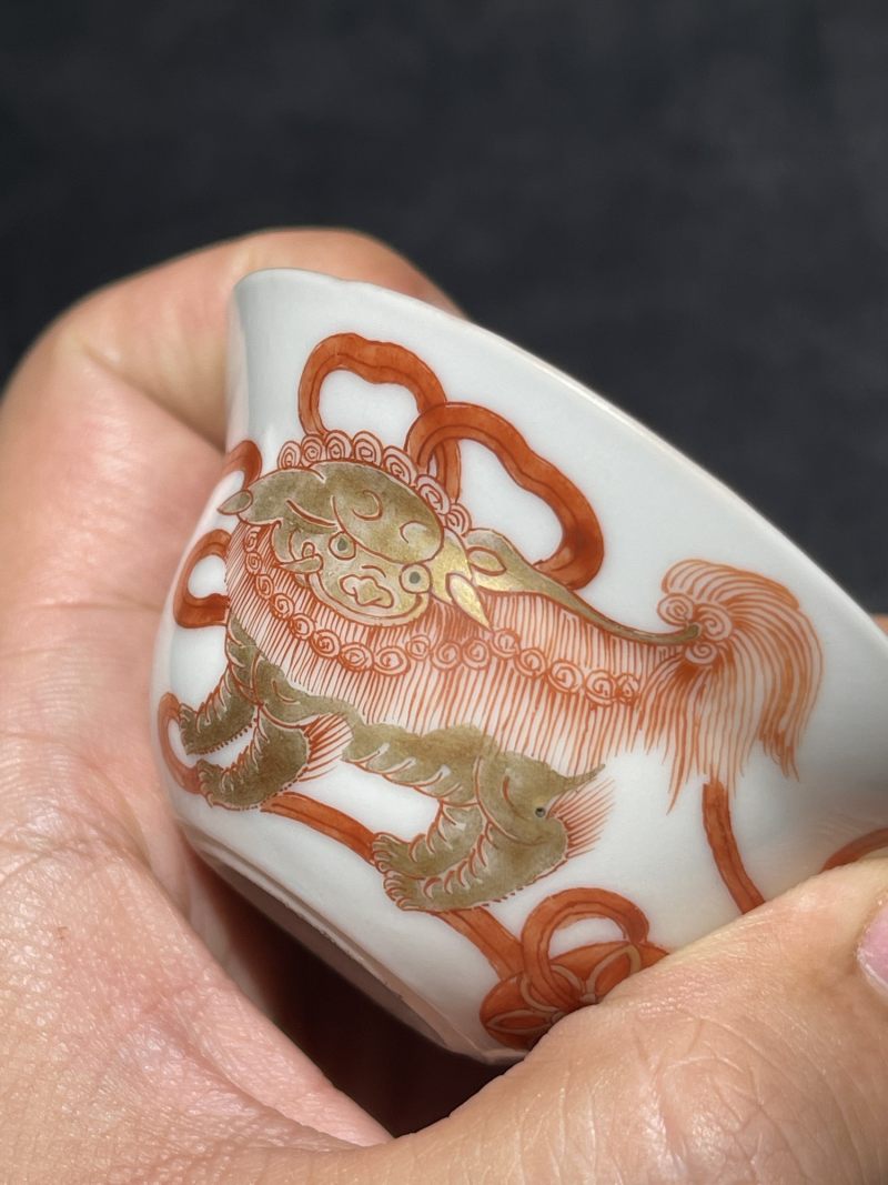 清道光 矾红描金狮子绣球纹杯 - 图6