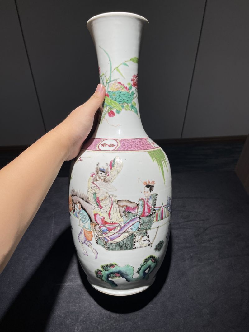 清晚期 粉彩钟馗嫁妹纹瓶 - 图2
