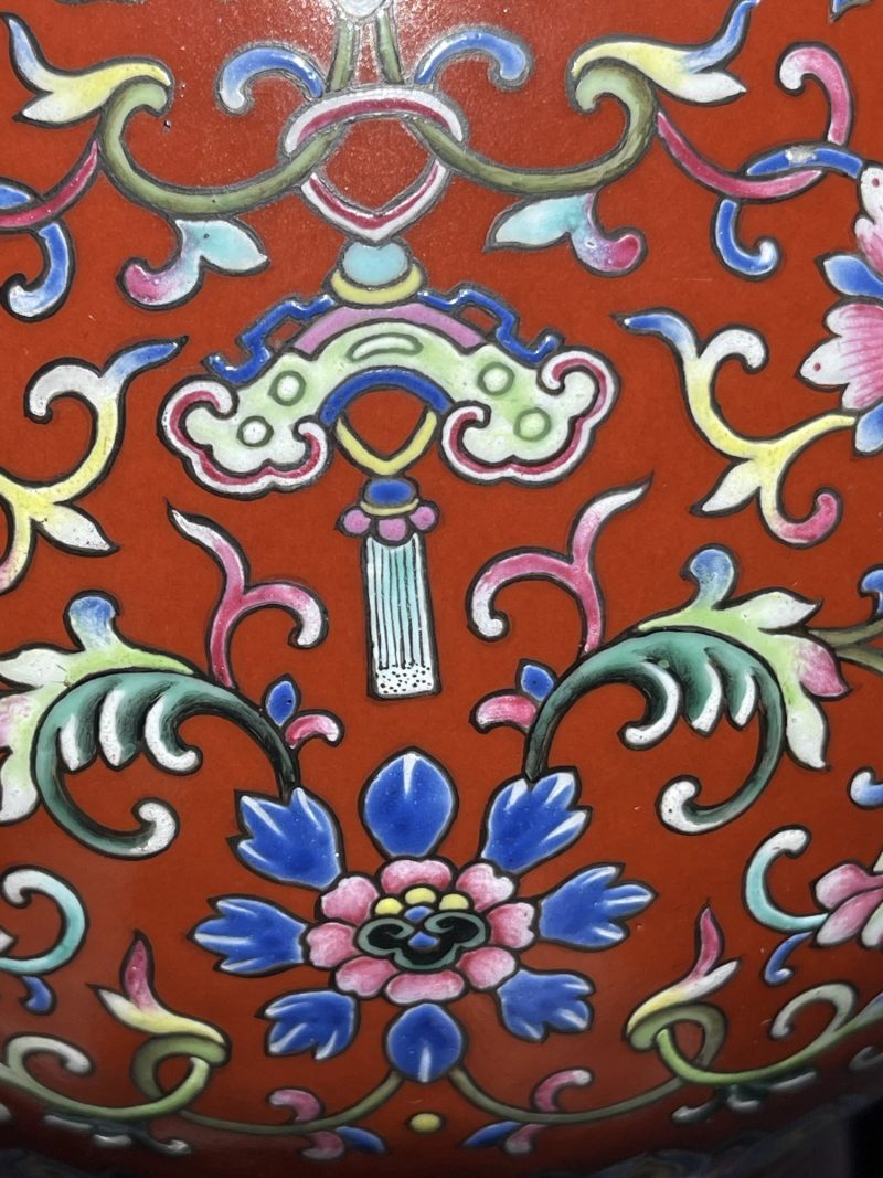 清道光 胭脂地洋彩西番莲纹胆瓶 - 图7