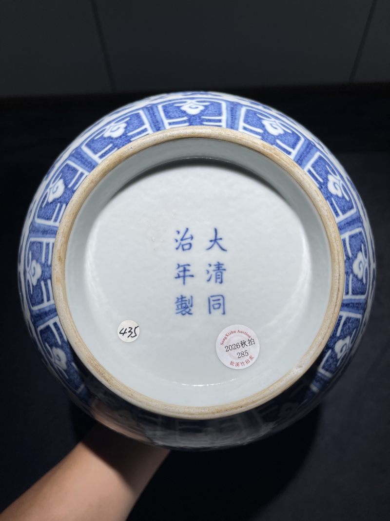 清同治 青花缠枝莲纹赏瓶 - 图15