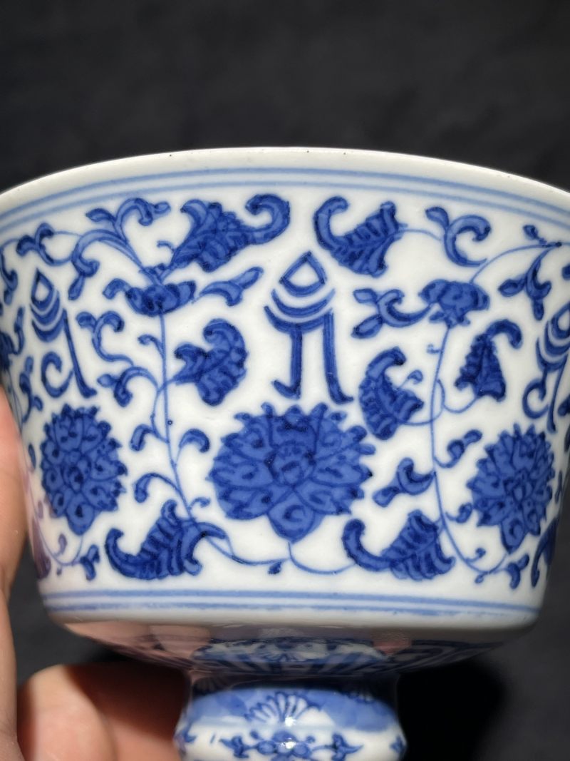 清道光 青花莲托梵文高足杯 - 图6