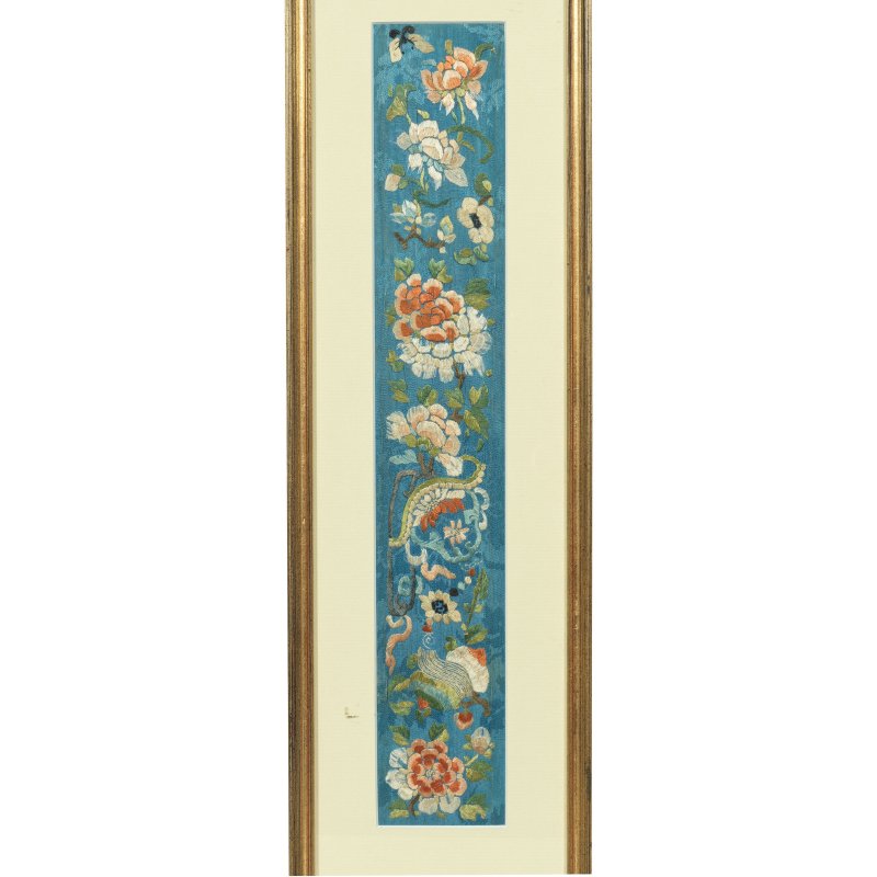 十九世紀 緞綉屏一組 | A GROUP OF EMBROIDERED PANELS AND SLEEVE BANDS - 图19