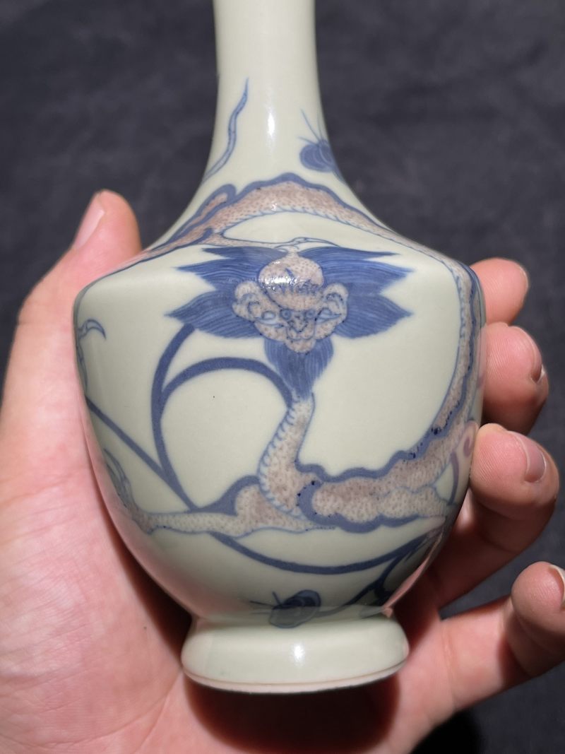 民国 豆青地青花釉里红龙纹瓶 - 图4