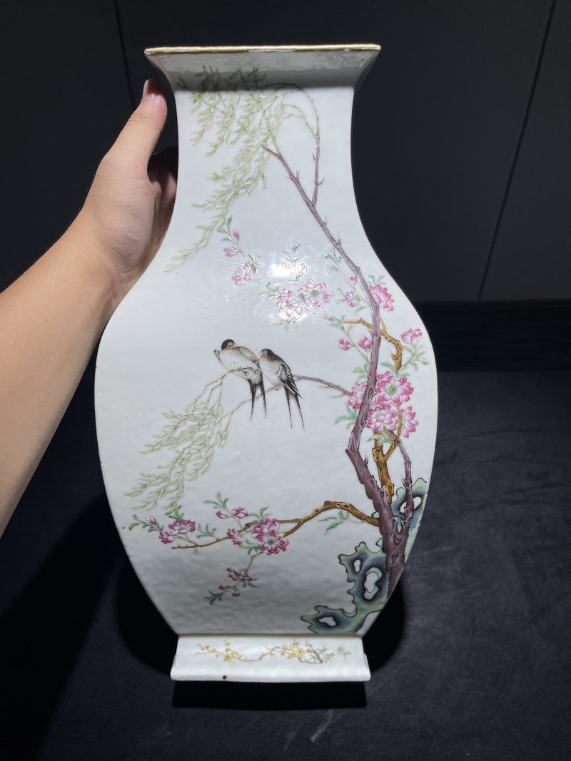 清晚期 粉彩杏林春燕图四方瓶一对 - 图14