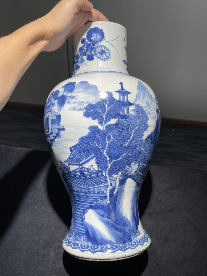 清康熙 青花山水人物纹大瓶 - 图4