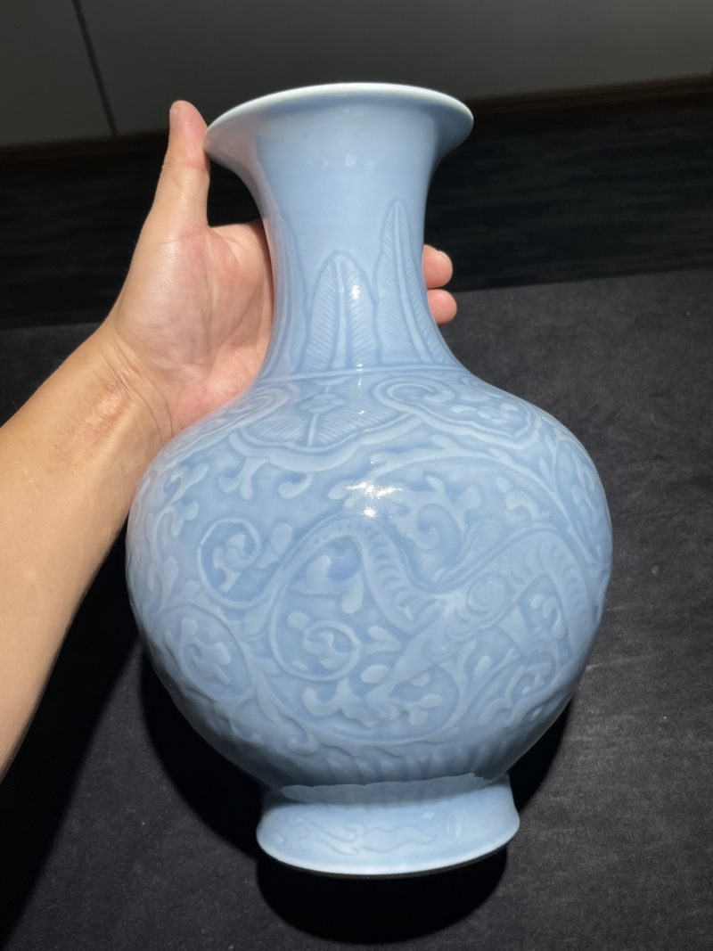 民国 天蓝釉暗刻龙纹灯笼尊 - 图4