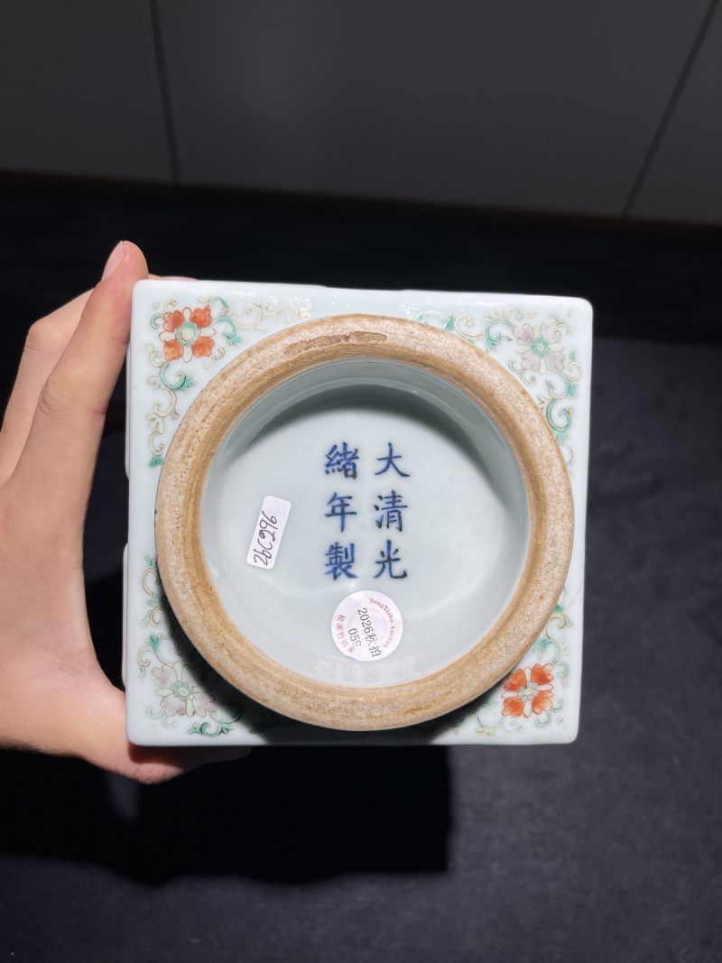 清光绪 粉青釉加彩八卦琮式瓶 - 图6