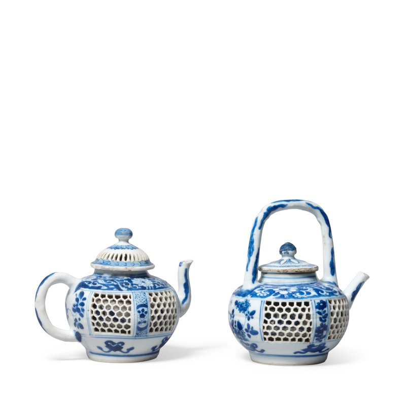 清康熙 青花玲瓏瓷茶壺 一組兩件 | TWO BLUE AND WHITE 'DOUBLE-WALLED' TEAPOTS AND COVERS