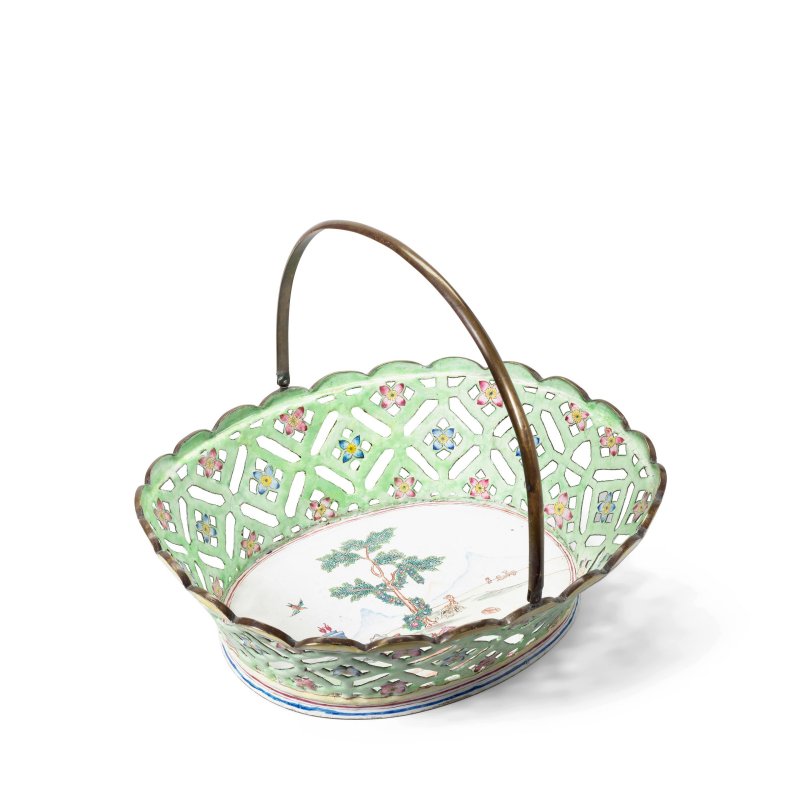 十八世紀 畫琺琅鏤空花籃 | A RARE PAINTED ENAMEL 'VALENTINE PATTERN' RETICULATED BASKET