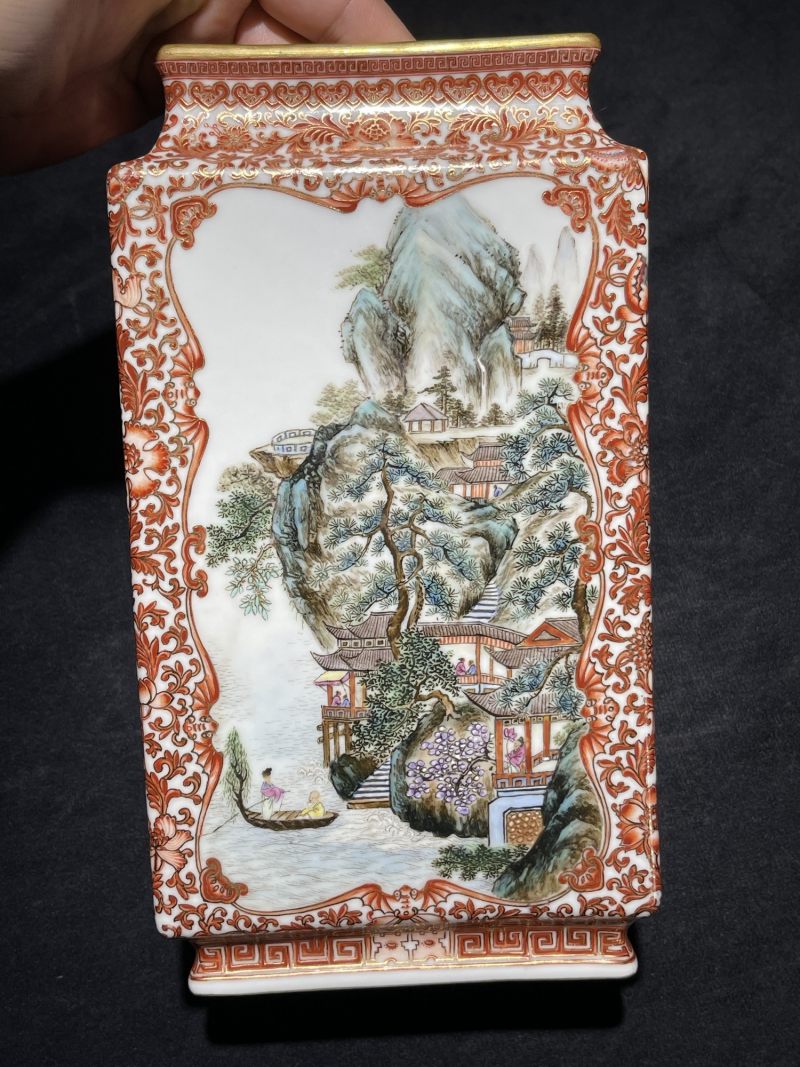 民国 矾红描金开光山水纹方瓶 - 图3