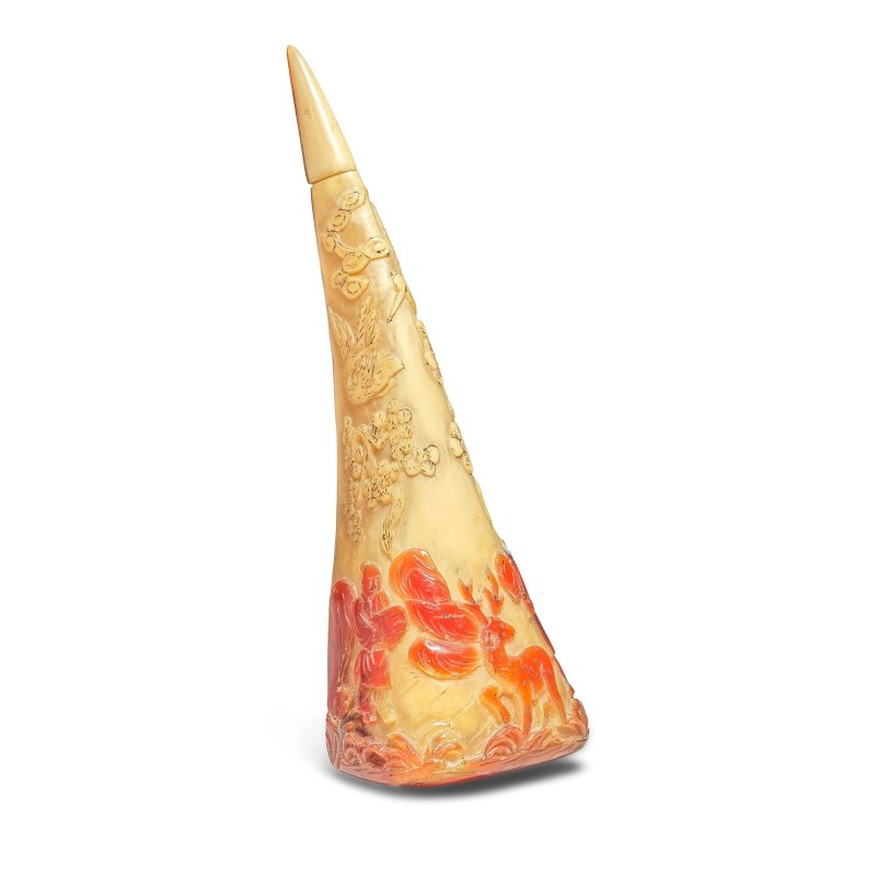 清晚期 犀鳥頭盔雕鼻烟壺 | A CARVED HORNBILL SNUFF BOTTLE - 图2