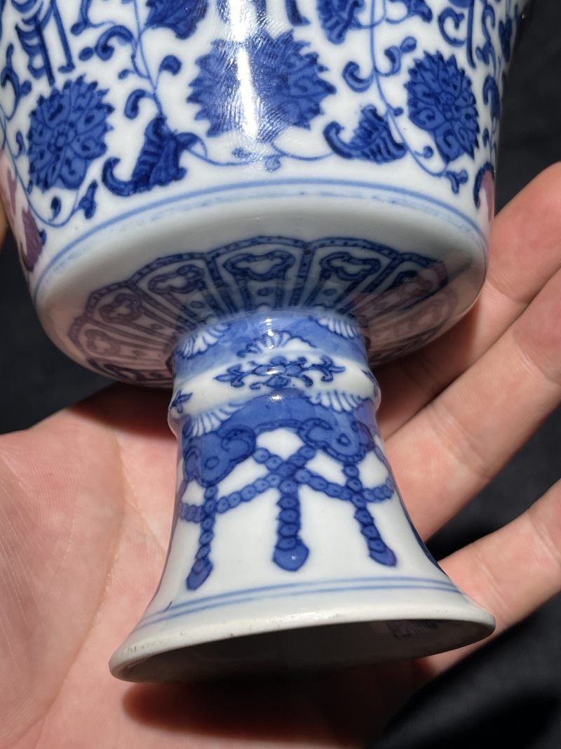 清道光 青花莲托梵文高足杯 - 图7