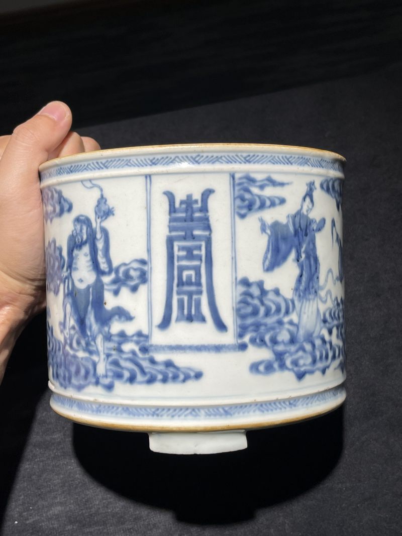 清康熙 青花八仙人物纹三足香炉 - 图2