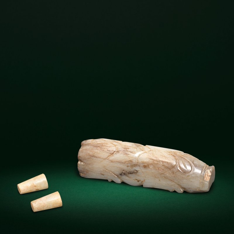 漢代 豬玉握一件及玉塞兩件 | A JADE PIG AND TWO JADE PLUGS - 图1