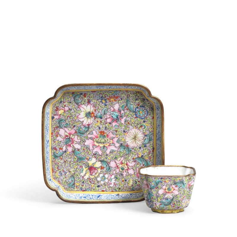 十八世紀 銅胎畫琺琅花卉紋倭角方杯及盤 | A PAINTED ENAMEL 'FLORAL' CUP AND SAUCER