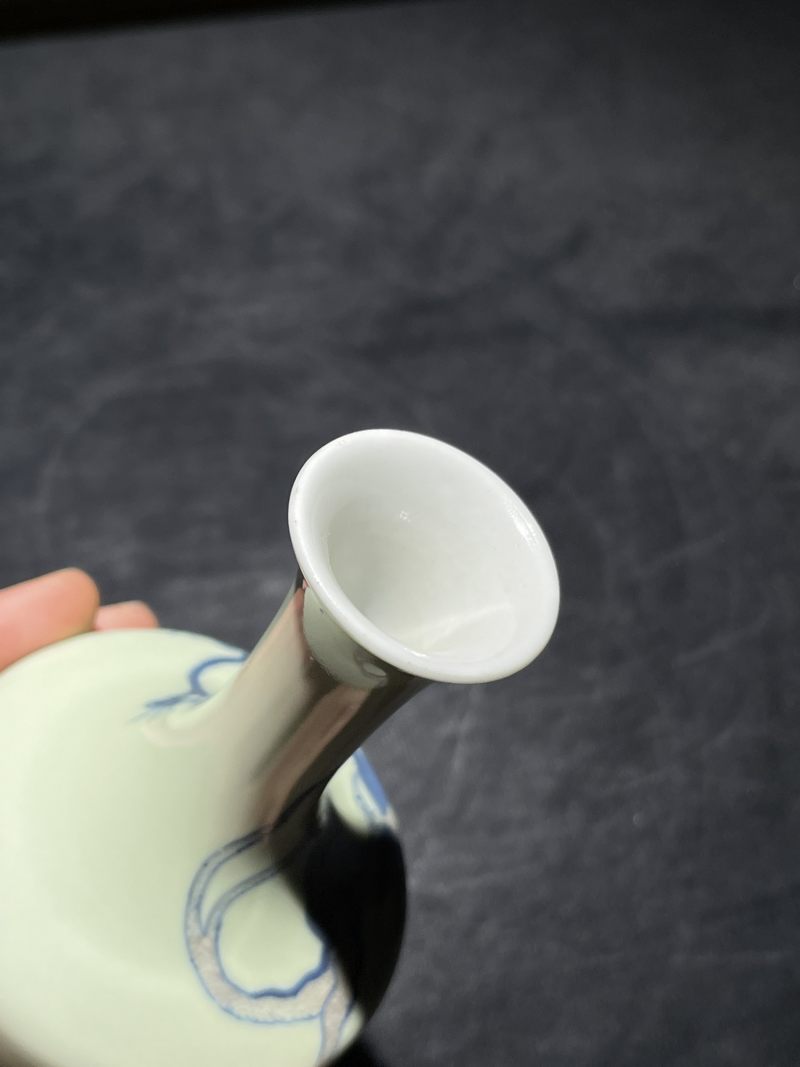 民国 豆青地青花釉里红龙纹瓶 - 图5