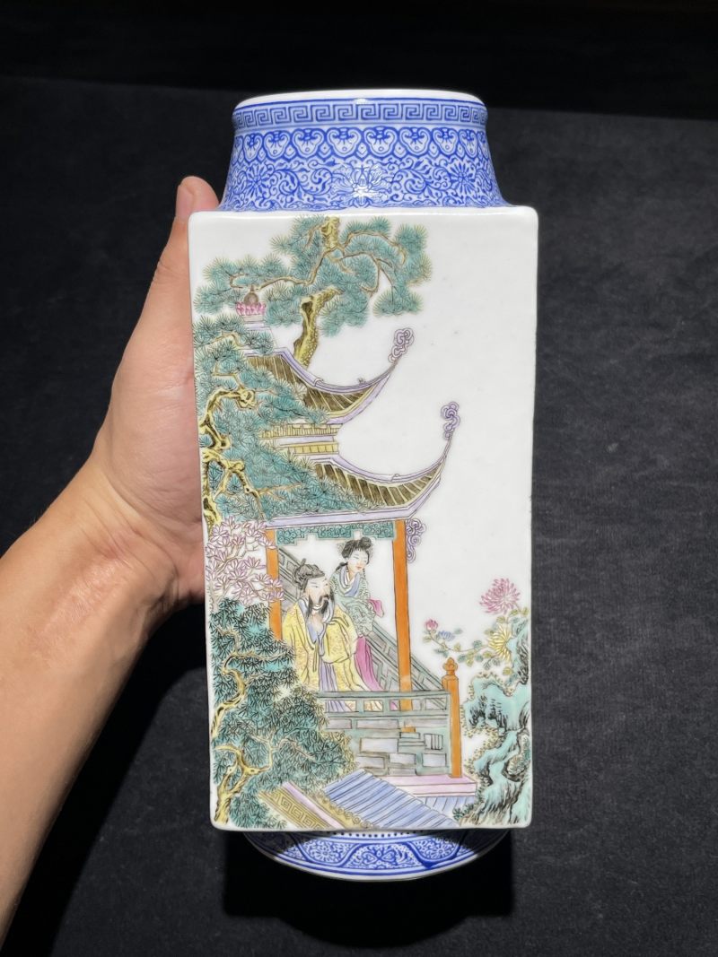 民国 粉彩人物纹琮式瓶 - 图2