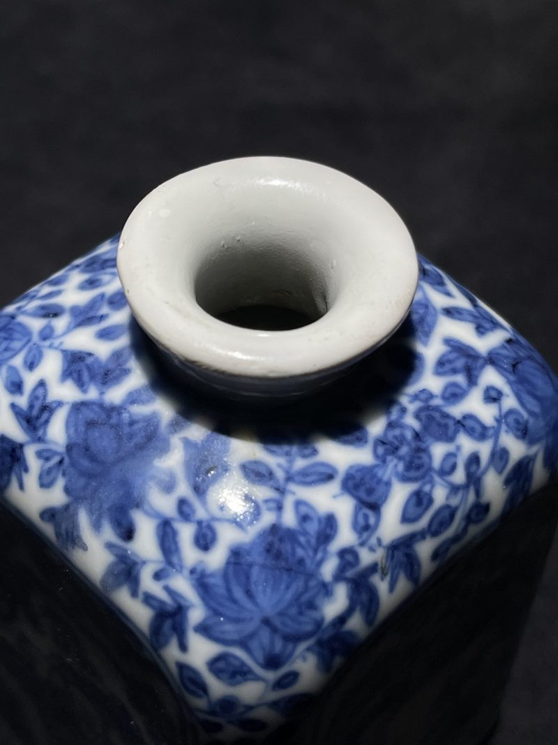 清中期 青花婴戏纹四方小瓶 - 图8