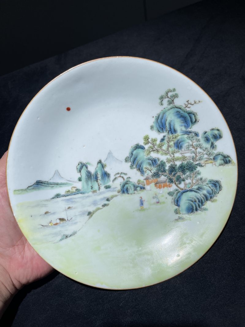 清乾隆 粉彩通景山水纹盘 - 图2