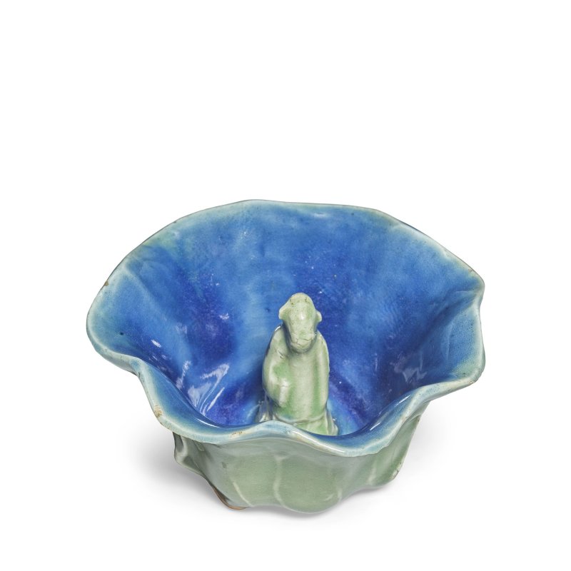 十七/十八世紀 青花盌及公道盃 | A BLUE AND WHITE BOWL TOGETHER WITH A BLUE AND CELADON-GLAZED 'TRICK' CUP - 图4