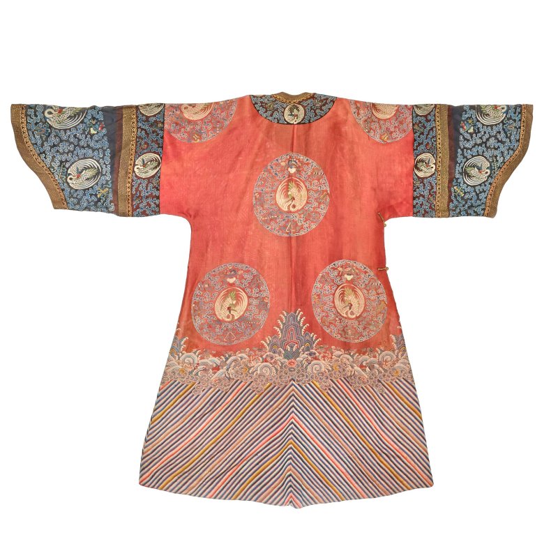 十九世紀 珊瑚地納紗緞綉鶴紋吉服 | A CORAL-GROUND SEMI-FORMAL EMBROIDERED GAUZE COURT ROBE, JIFU - 图2