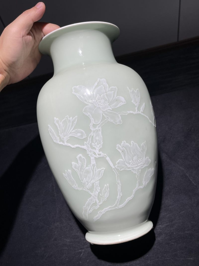 创汇期 单色釉堆白花卉纹瓶一组2件 - 图15