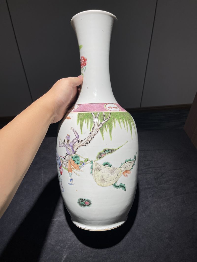 清晚期 粉彩钟馗嫁妹纹瓶 - 图4