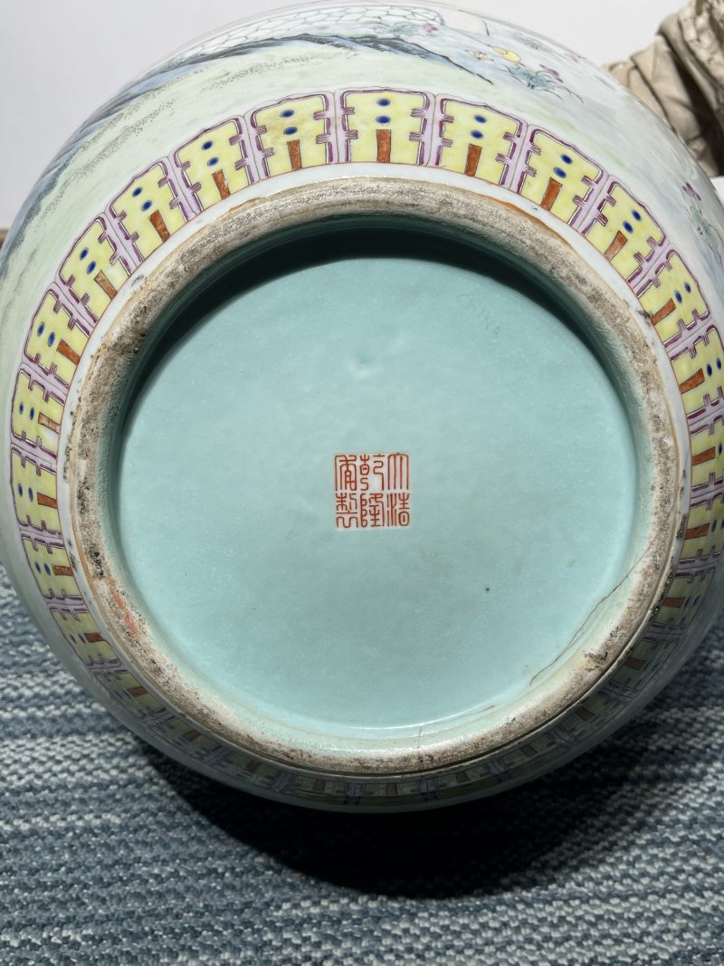 民国 粉彩婴戏纹大天球瓶 - 图15