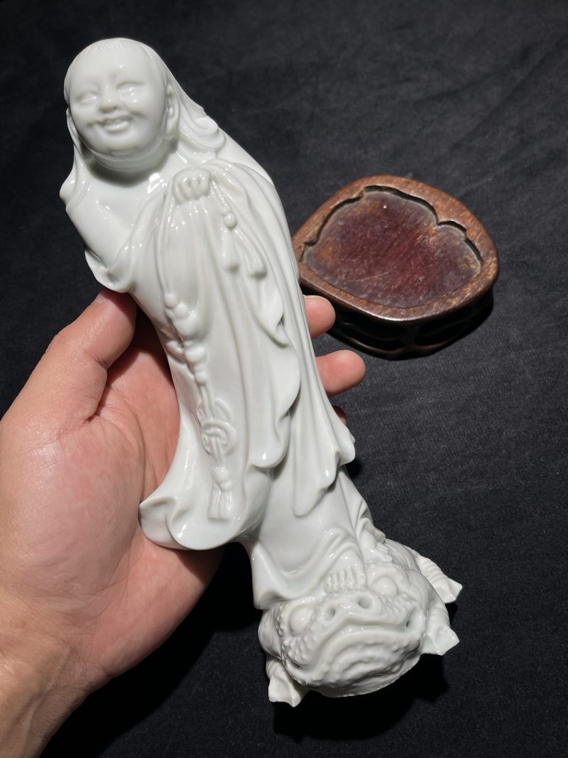 清晚期 白釉刘海戏金蟾瓷塑一对 - 图15