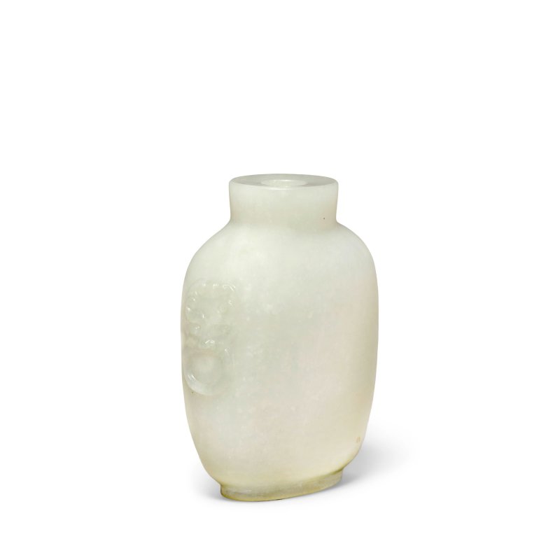 十九世紀 米白玉雕鼻烟壺 | A MOTTLED WHITE JADE SNUFF BOTTLE - 图2