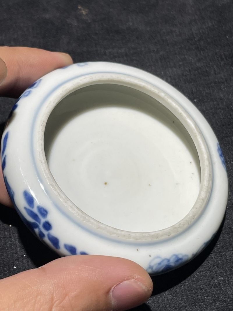 清康熙 青花洞石花卉纹印盒 - 图12