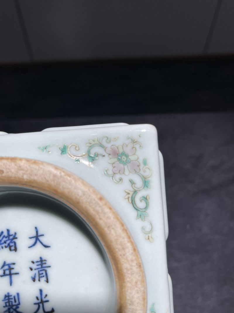清光绪 粉青釉加彩八卦琮式瓶 - 图8