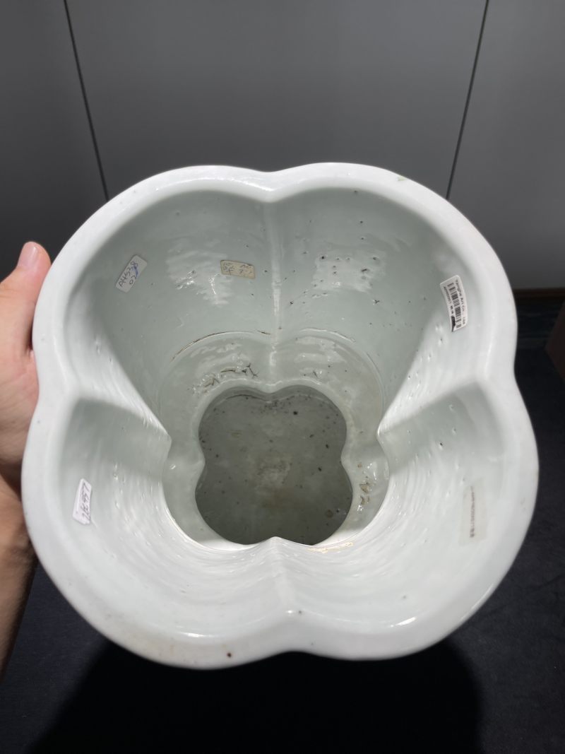清晚期 五彩花卉纹海棠尊 - 图9