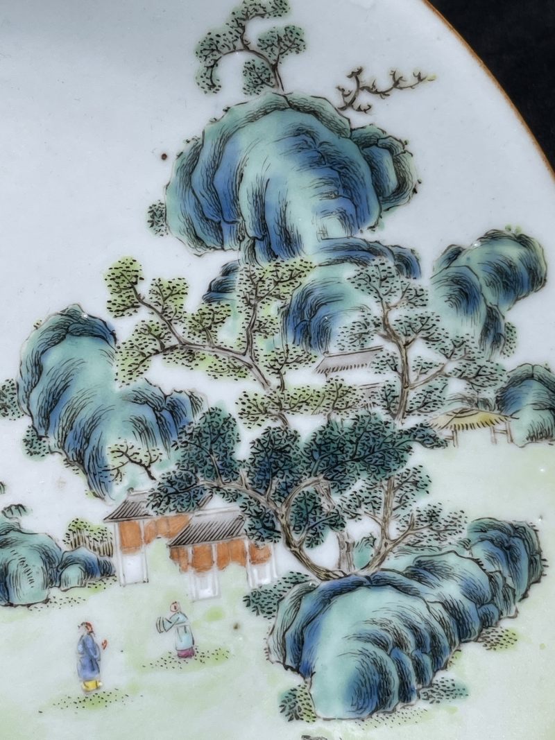 清乾隆 粉彩通景山水纹盘 - 图3