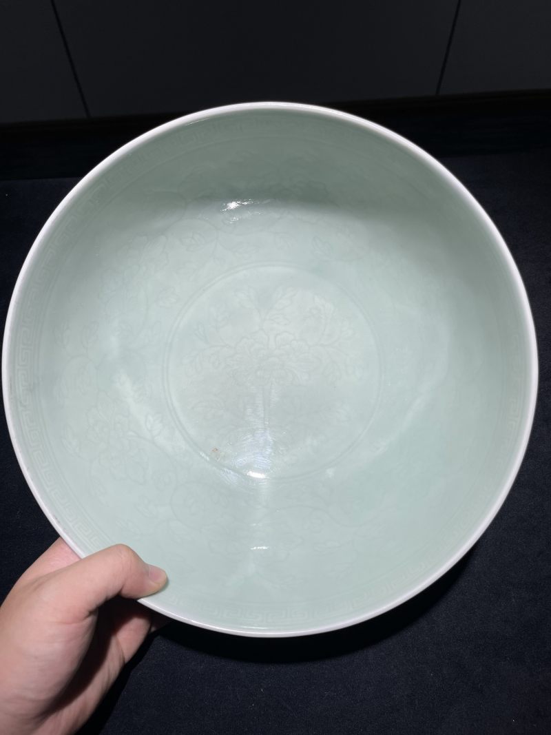 清乾隆 粉青釉模印花卉纹大碗 - 图7